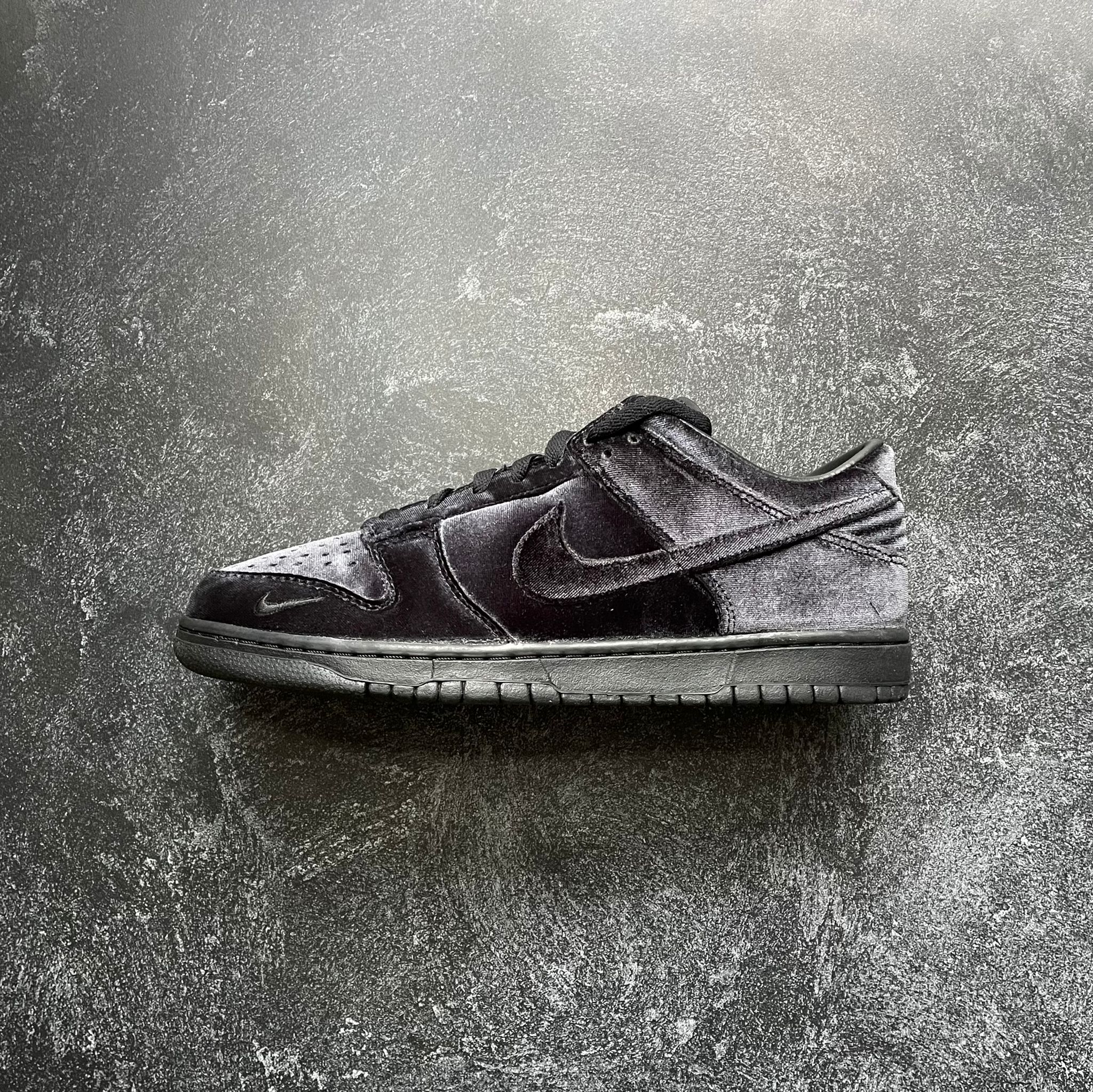 Nike Dunk Low Dover Street Market  Black side profile 